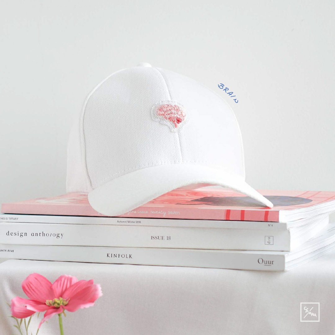 White - Hand Embroidered Baseball Cap (personalizable) - 帽子 - 绣线 白色
