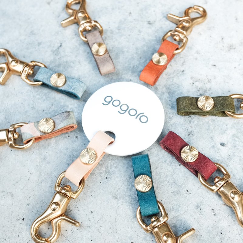 gogoro钥匙真皮钩扣/ 亦适用于部分汽车遥控器 /黄铜五金/ 意大利 La Bretagna 擦蜡迷彩/意大利植鞣协会 Pueblo 磨砂皮革/ 共7色/吉.co - 钥匙链/钥匙包 - 真皮 多色