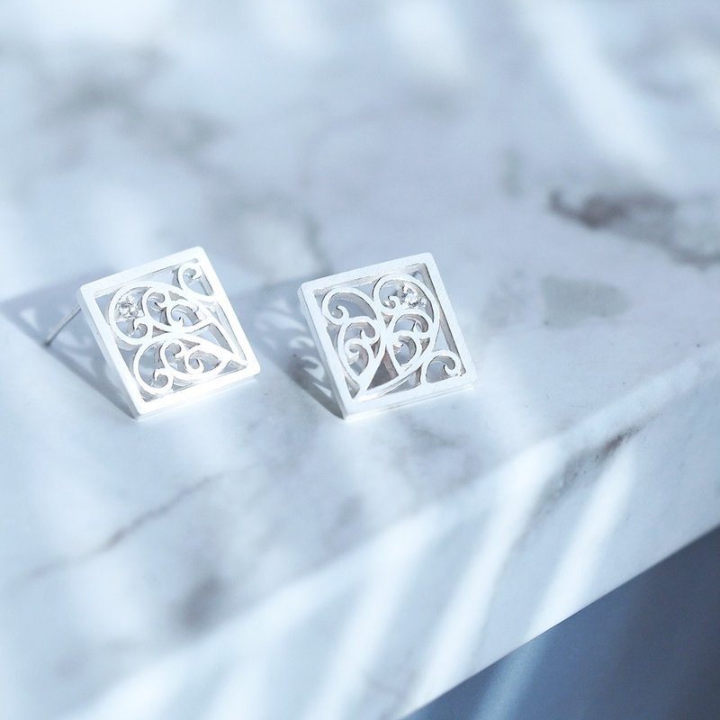 Arabesque watermark pierced Silver 925 - 耳环/耳夹 - 其他金属 蓝色