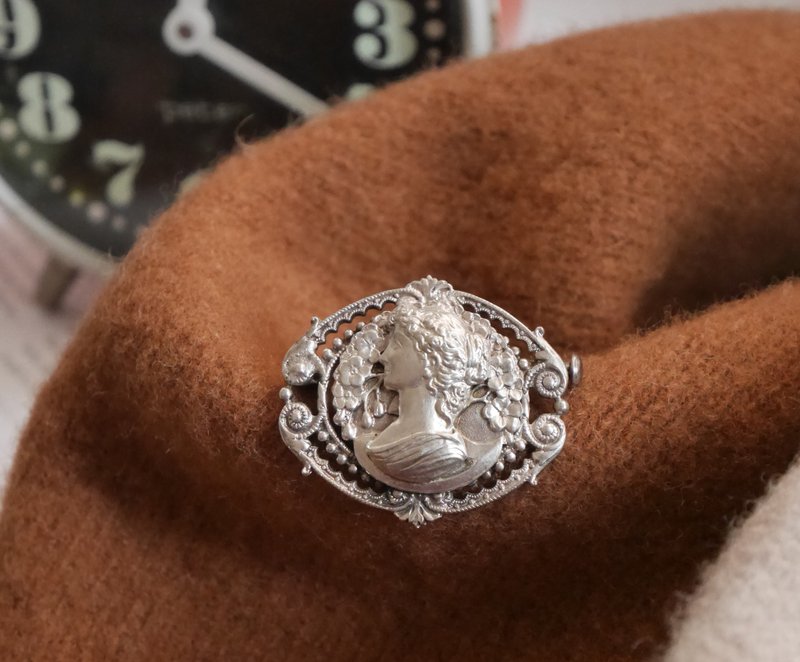 骨董ANTIQUE古典新艺术时期经典花卉线条仕女别针胸针 法国B2202 - 胸针 - 其他金属 银色