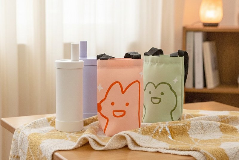 【幸福朵朵 x 呱松蛙蛙】 独家授权饮料提袋 呱松与狐哥 圣诞礼物 - 随行杯提袋/水壶袋 - 防水材质 多色