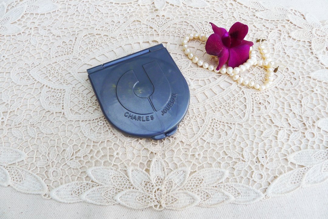80s CHARLES JOURDAN Gray Plastic pocket mirror, Signature Logo at front - 其他 - 塑料 灰色