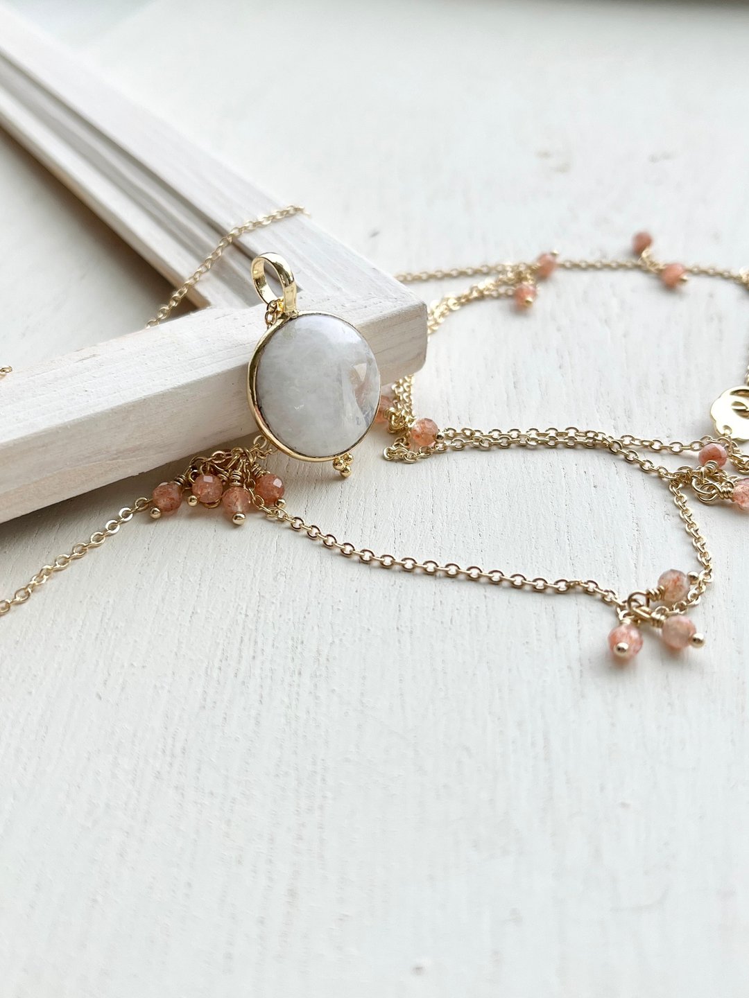 Moonstone  Long necklace 【Sunstone】 - 项链 - 半宝石 白色
