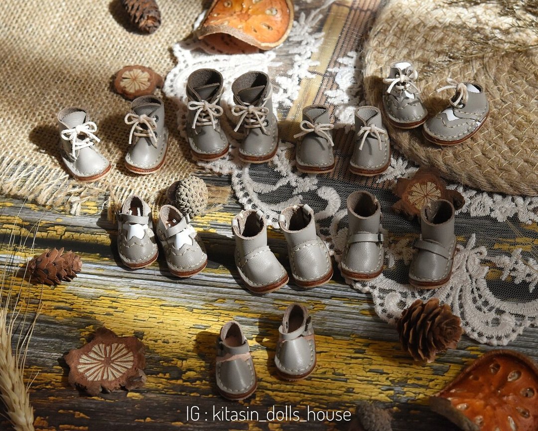 Y - Light Gray Shoes Leather boots handmade For Blythe, Pullip, Holala, Mui Chan - 皮件 - 真皮 卡其色