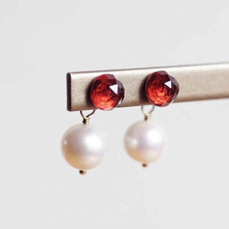 Rose Cut Garnet and Pearl Catch Stud Earrings Lola - 耳环/耳夹 - 宝石 红色