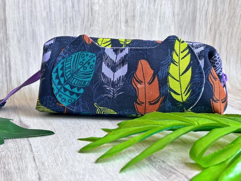 彩羽之森 大容量笔袋 手作布包 化妆收纳包 礼物 - 铅笔盒/笔袋 - 棉．麻 多色