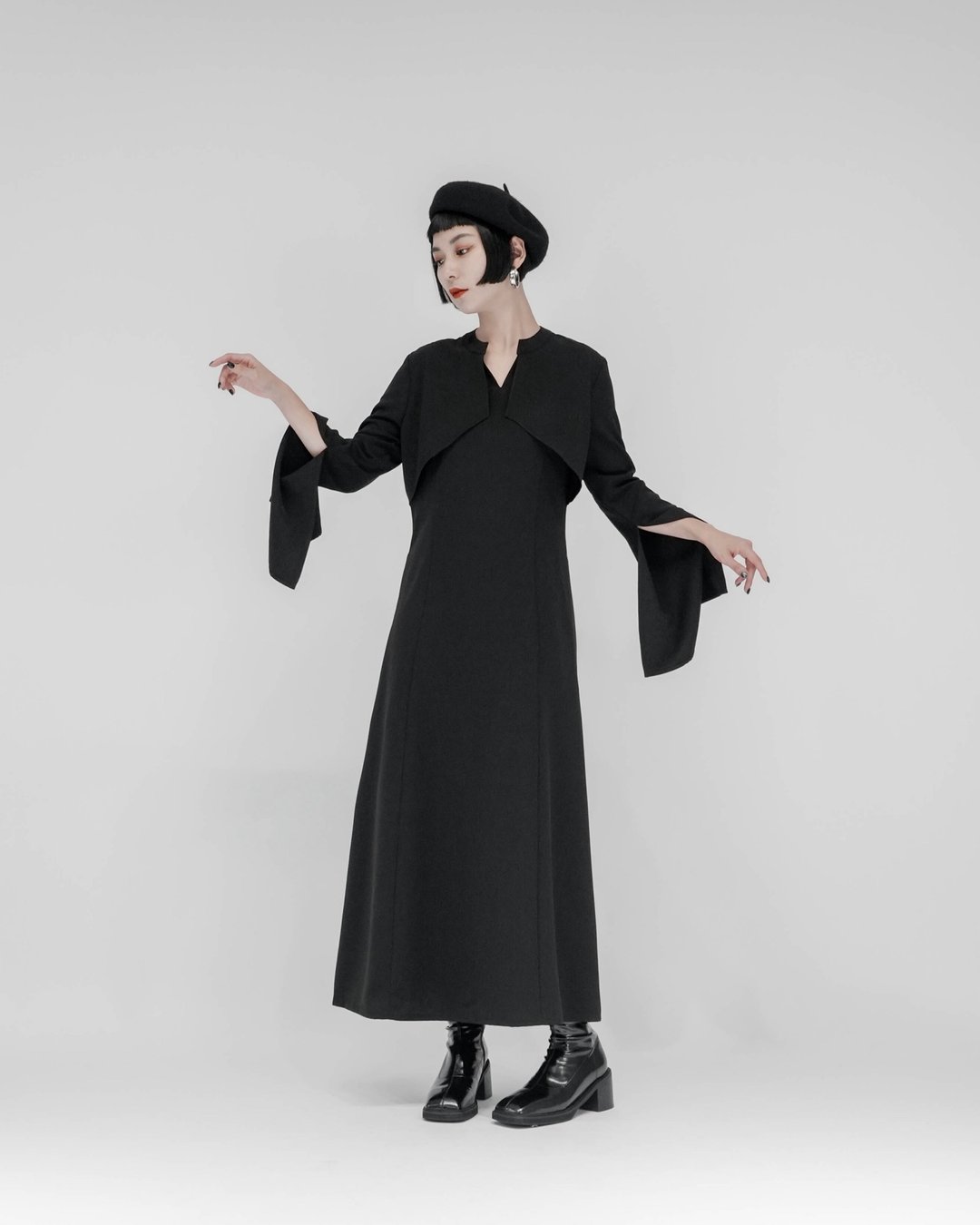 MUKK DESIGN V领裁片腰身洋装 - 洋装/连衣裙 - 聚酯纤维 黑色