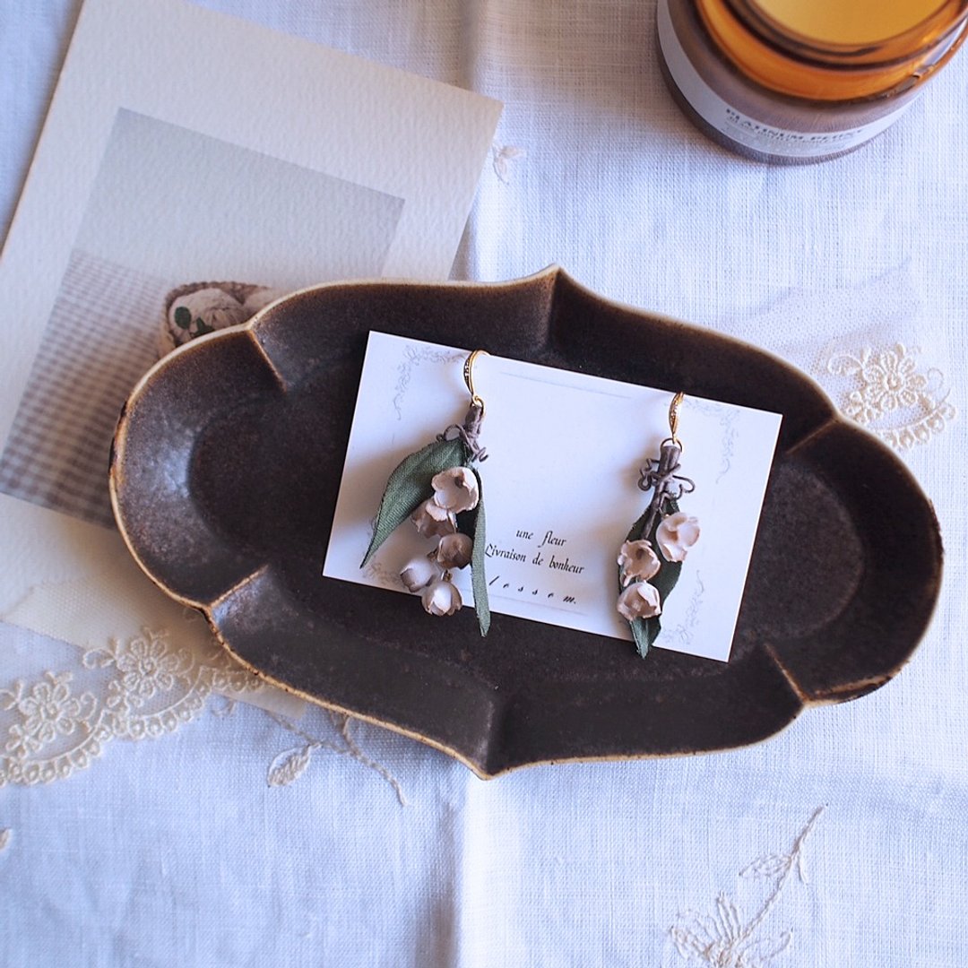 Pierced earrings.Lily of the valley.Antique. - 耳环/耳夹 - 其他材质 咖啡色