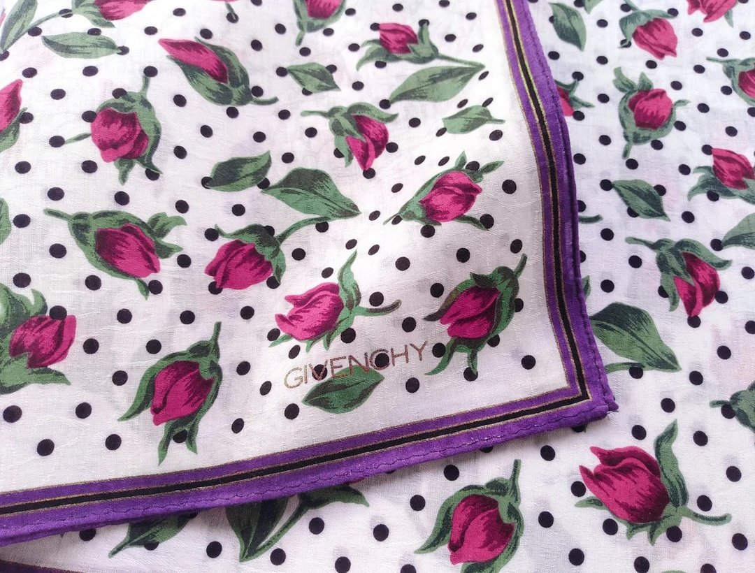 Givenchy 古董手帕 红玫瑰花苞 赠礼佳品 19 x 19 英寸 - 手帕/方巾 - 棉 红色