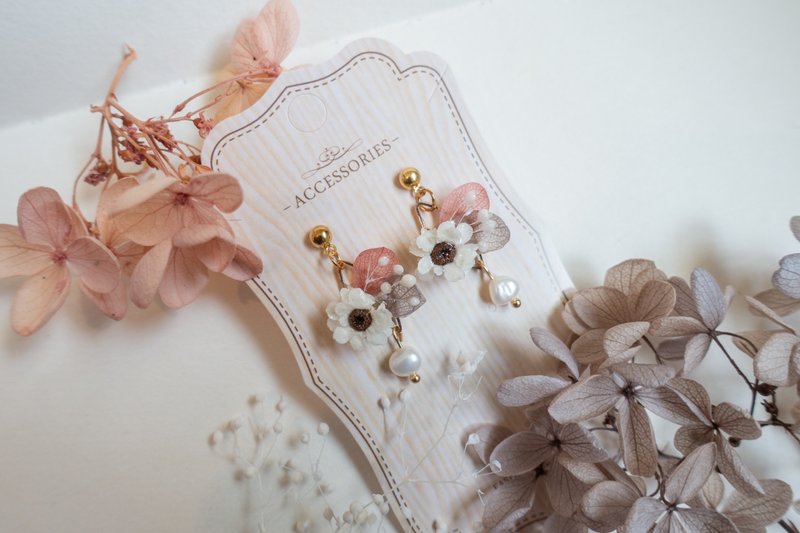 菱形 法国白梅 红豆沙粉 灰色绣球 手作耳环 - 耳环/耳夹 - 植物．花 