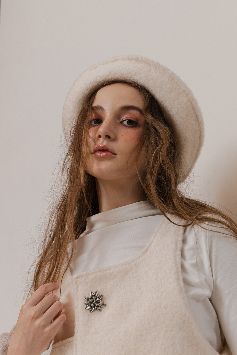 handmade cashmere hat 手作羊绒钟形帽 White 燕麦白 - 帽子 - 羊毛 白色