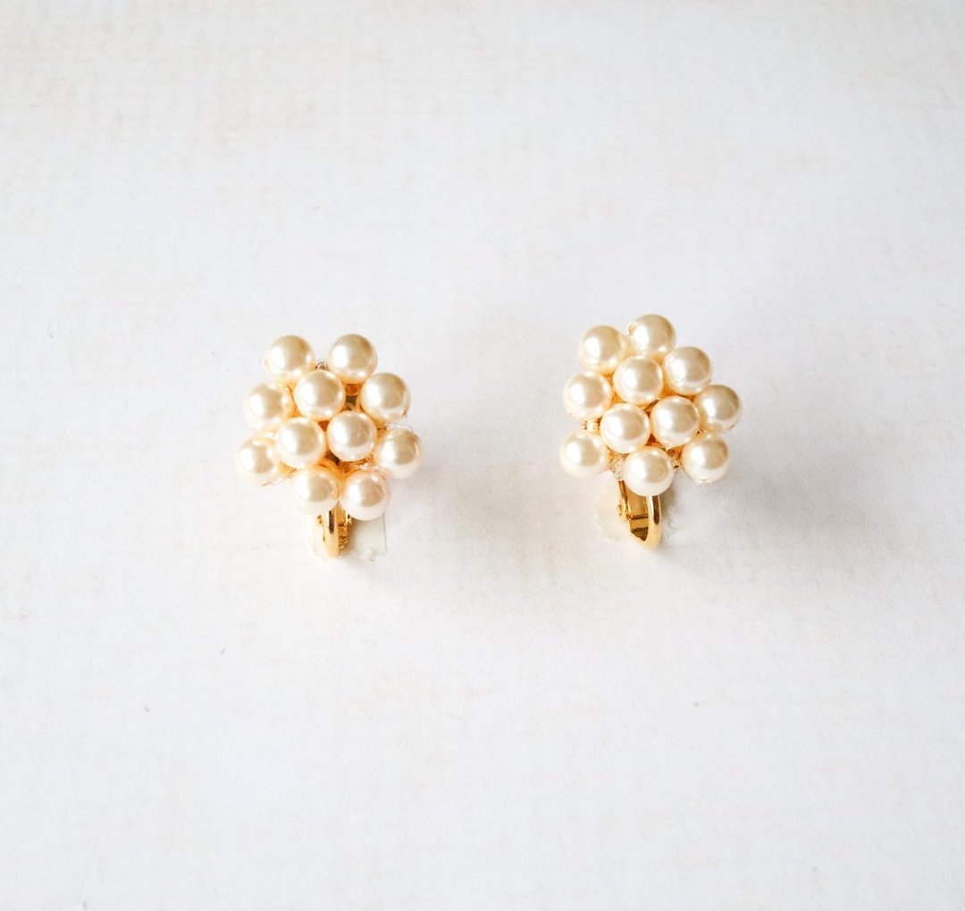 Small Pearl Bijou Clip-On~ Gemstone Pieces~ - 耳环/耳夹 - 其他材质 白色
