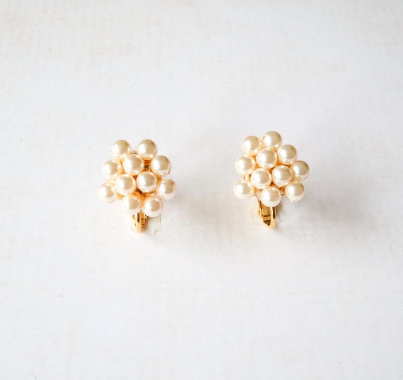 Small Pearl Bijou Clip-On~ Gemstone Pieces~ - 耳环/耳夹 - 其他材质 白色