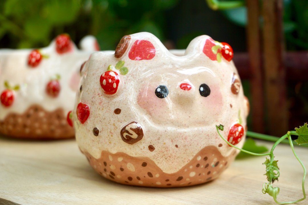 Mini Strawberry Choco Bunny Planter/ Dessert Pot / Cute Gift / Animal Pot - 花瓶/陶器 - 陶 白色