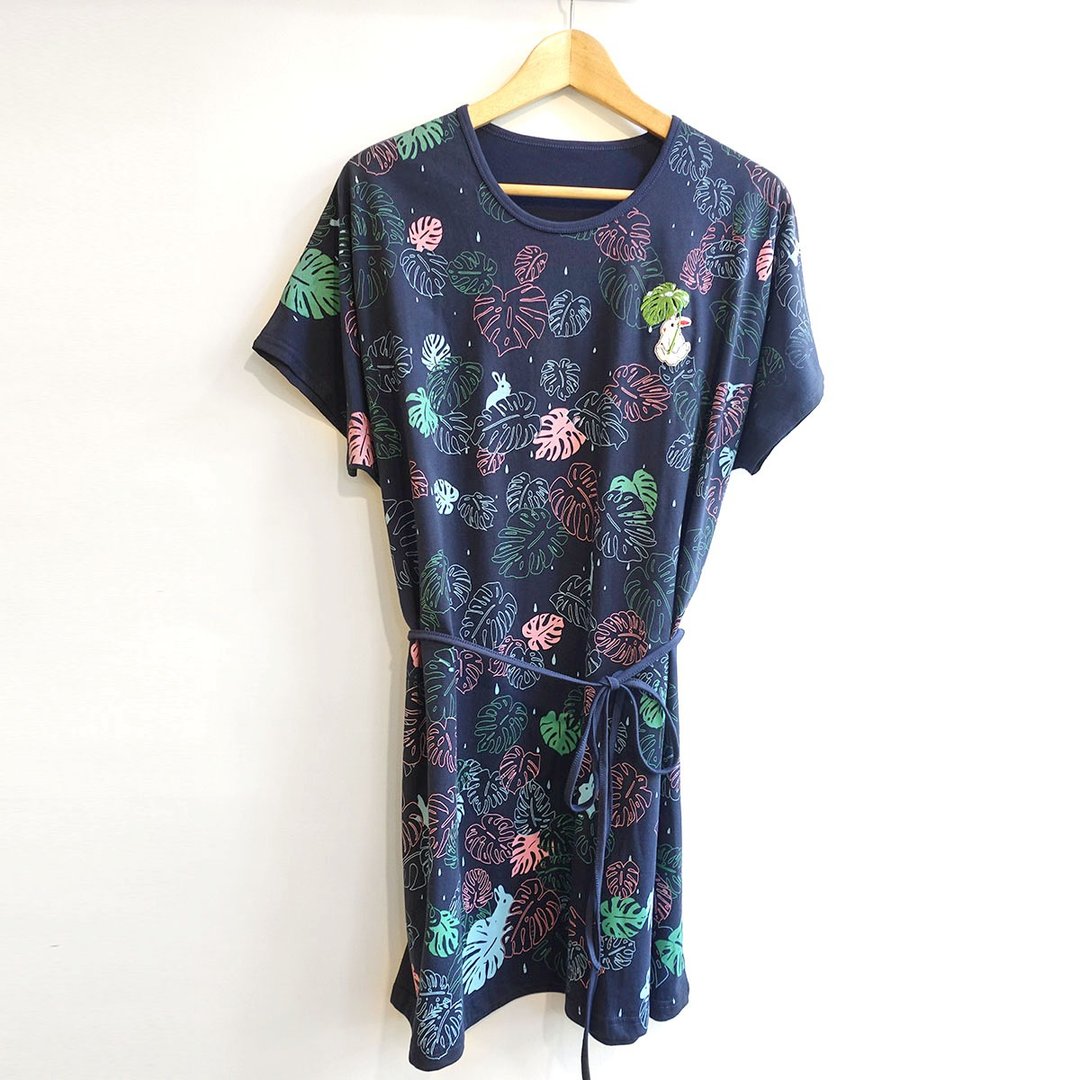 Urb.【兔与龟背芋】方形画布多穿衣 /深蓝 - 女装上衣 - 棉 蓝色