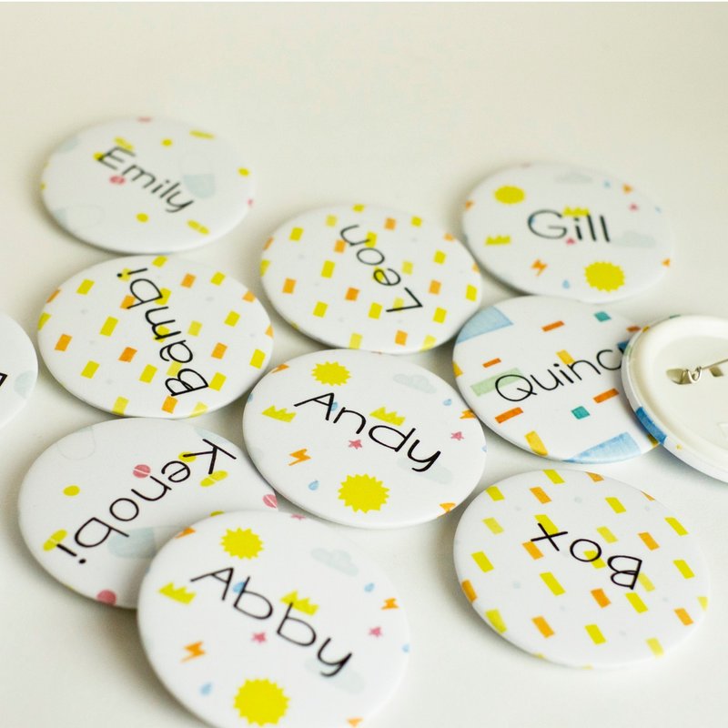 起订量10个以上 定制化英文名字中徽章 - 徽章/别针 - 其他金属 多色