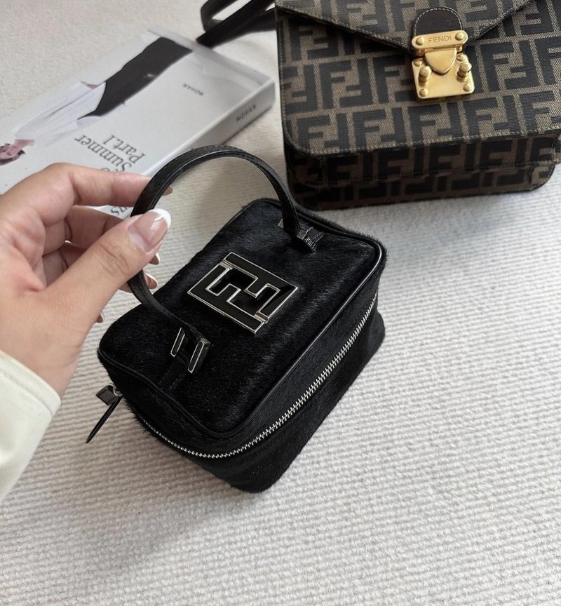 中古包 Fendi 芬迪 黑银琉璃扣毛毛小盒子 - 化妆包/杂物包 - 其他材质 黑色