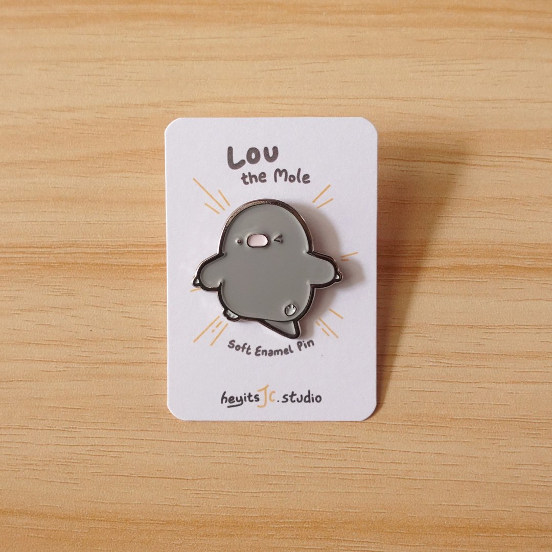 地鼠鼠路易 Lou the Mole - 高质感金属徽章 / 别针 Enamel Pins - 徽章/别针 - 其他金属 银色