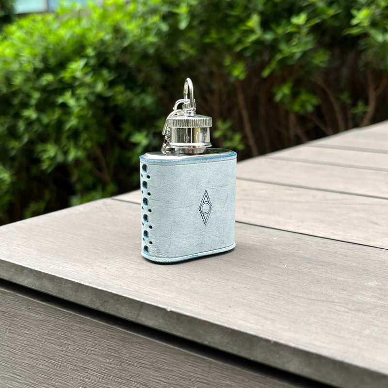 【复古皮艺挂饰】迷你酒壶两侧镂空款-蓝色 - 吊饰 - 真皮 蓝色