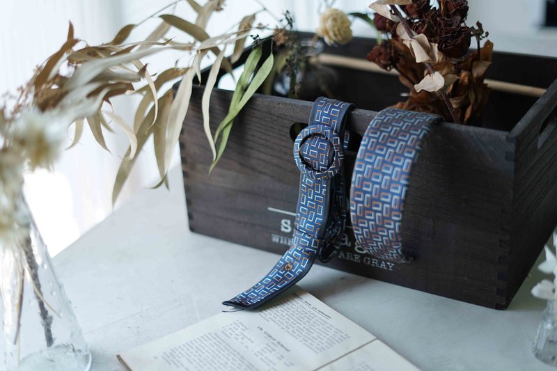 古董领带改制腰带-mila schon100%silk-星象-深蓝腰带发箍组 - 皮带/腰带 - 丝．绢 蓝色