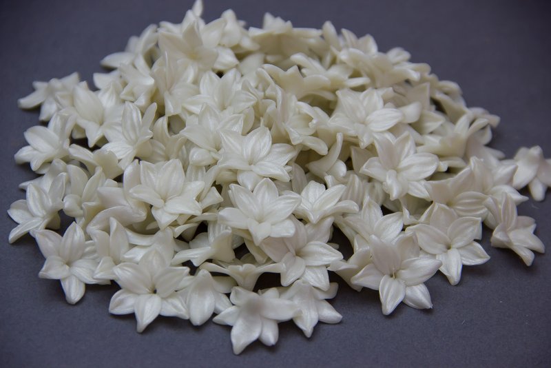 Pearl Lily flowers Beads, Polymer Clay Beads, Lily flowers 2-2.5cm Supplies bead - 零件/散装材料/工具 - 塑料 白色