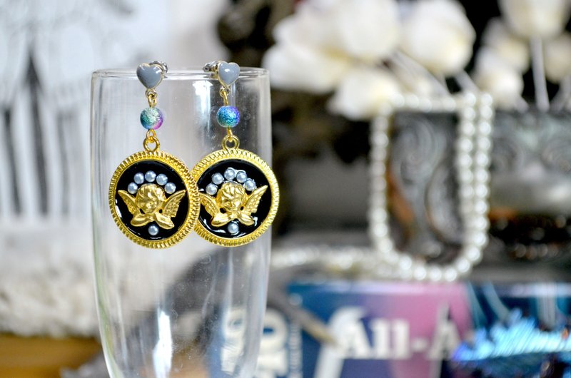 金色小天使图案耳环 - 耳环/耳夹 - 其他材质 灰色