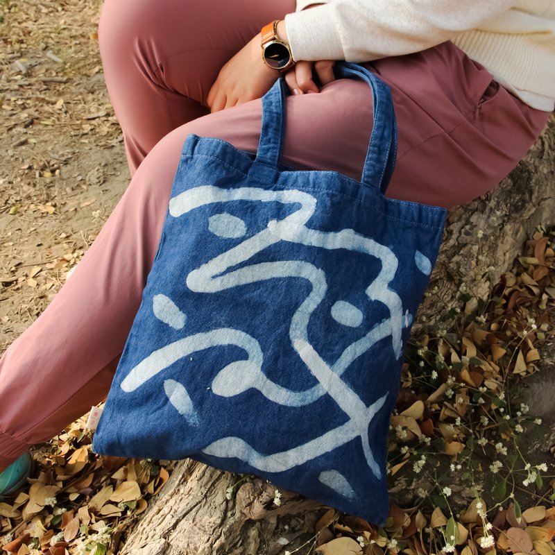 手工蜡染诗情画艺A4帆布包 - 侧背包/斜挎包 - 棉．麻 金色