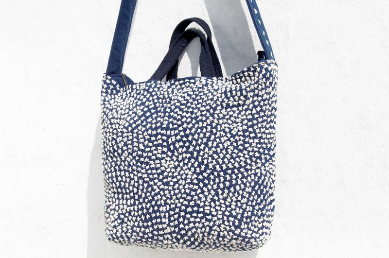 生日礼物 母亲节礼物 限量一件 手缝纯棉布侧背包 / 刺绣斜背包 / 手工刺绣肩背包 / 手缝蓝染包 / indigo手机袋 - 蓝染indigo几何梵谷的星空 - 侧背包/斜挎包 - 棉．麻 蓝色