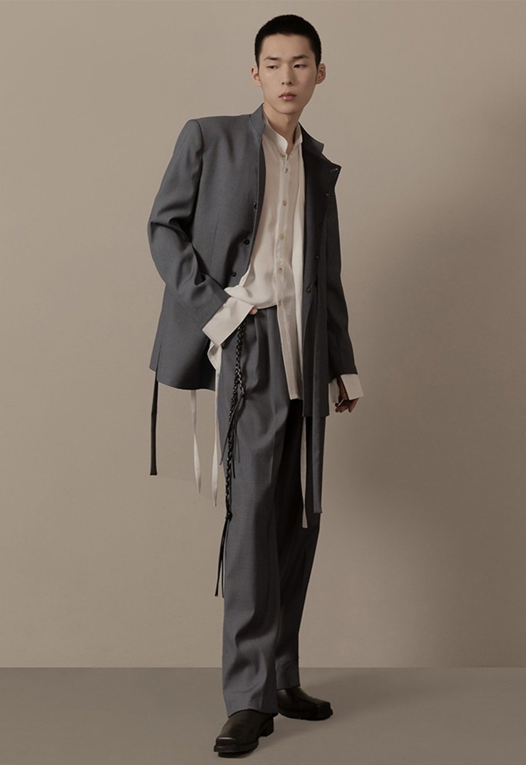 灰與深灰 撞色設計 中山西裝 復古中性 綁帶西服外套 - 男装西装外套 - 其他材质 灰色