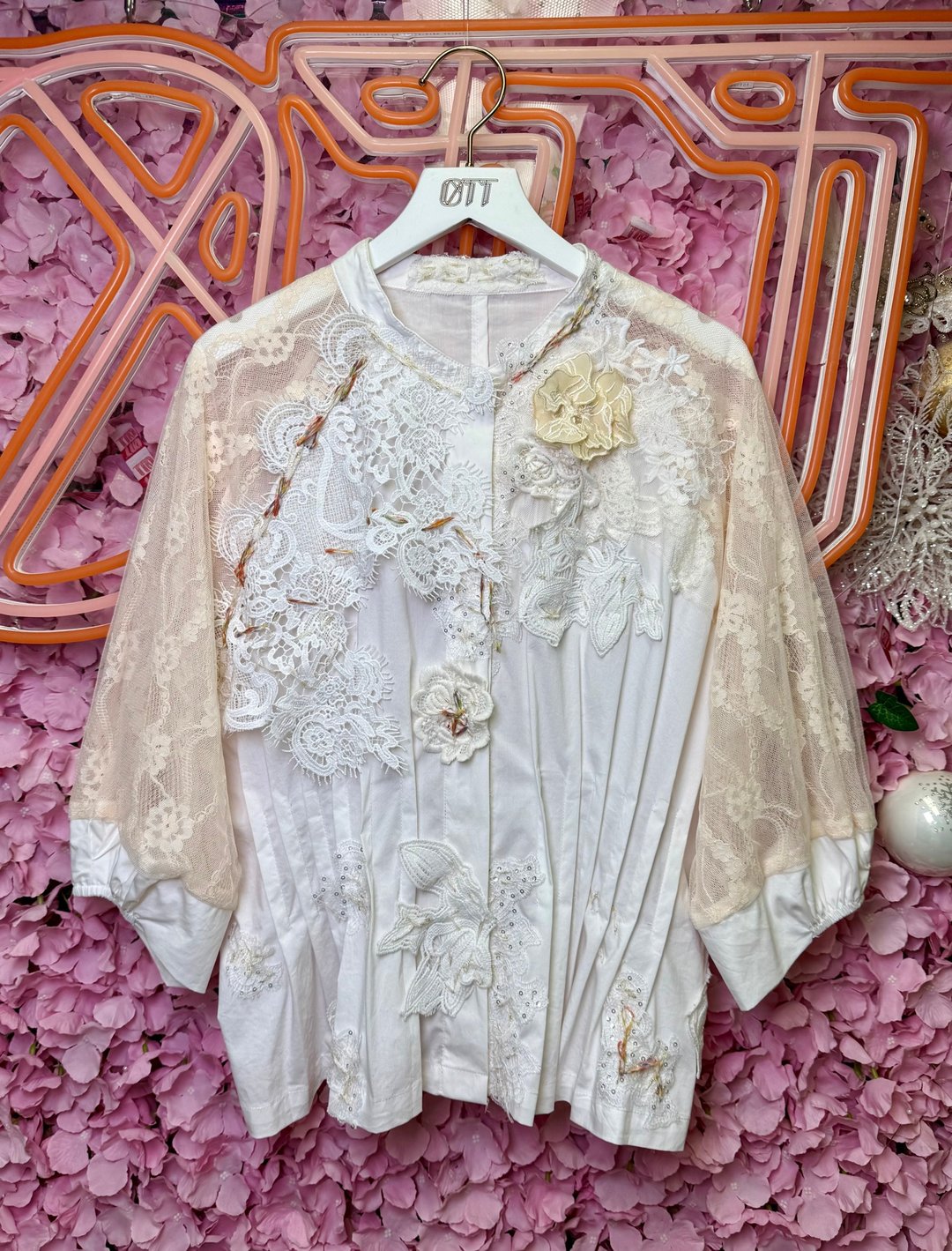 OTT 独一无二•Unique 日系米白色立体花刺绣蕾丝上衣 Blouse - 女装上衣 - 棉 白色