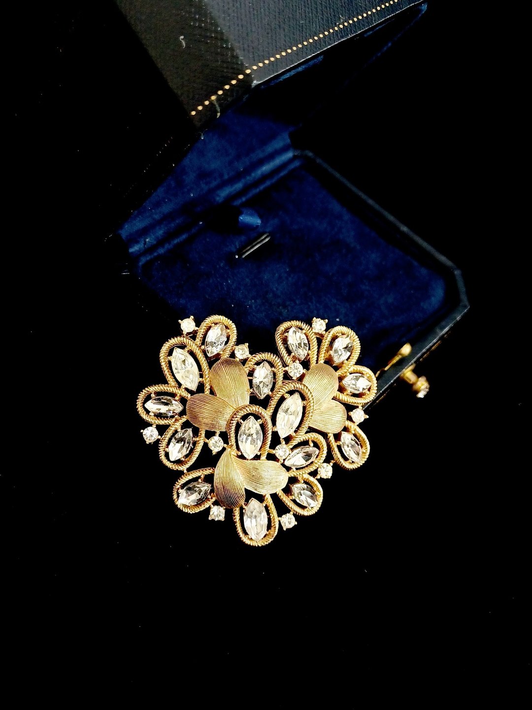 vintage jewelry Trifari 经典稀有刷金爱心莱茵花卉 别针 - 胸针 - 其他金属 