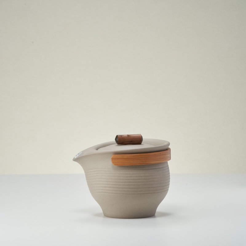逸II │ Leisure II - 浅褐茶壶 - 茶具/茶杯 - 瓷 卡其色
