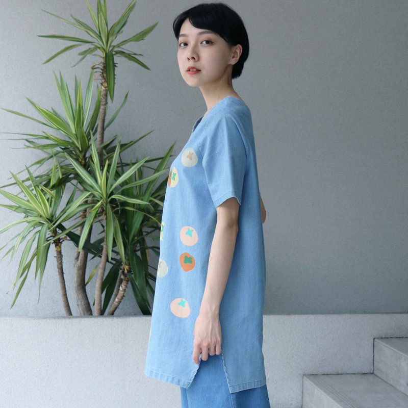 Cognoscenti 牛仔 V领上衣 番茄/丹宁/手作/绢印 - 洋装/连衣裙 - 棉．麻 蓝色