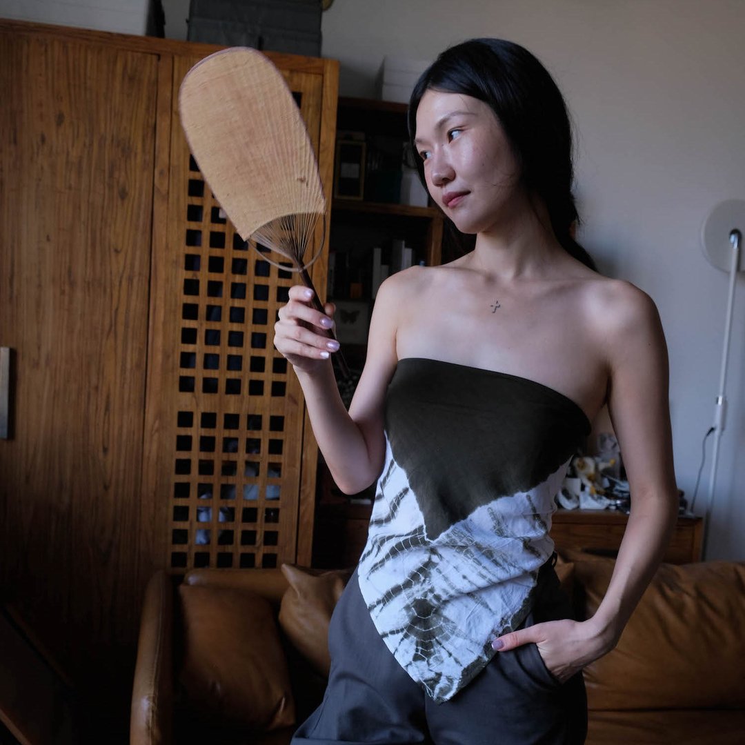咖啡色扎染三角巾小可爱披肩 手工纯棉棉绸方巾丝巾围巾抹胸头巾 - 丝巾 - 棉 咖啡色