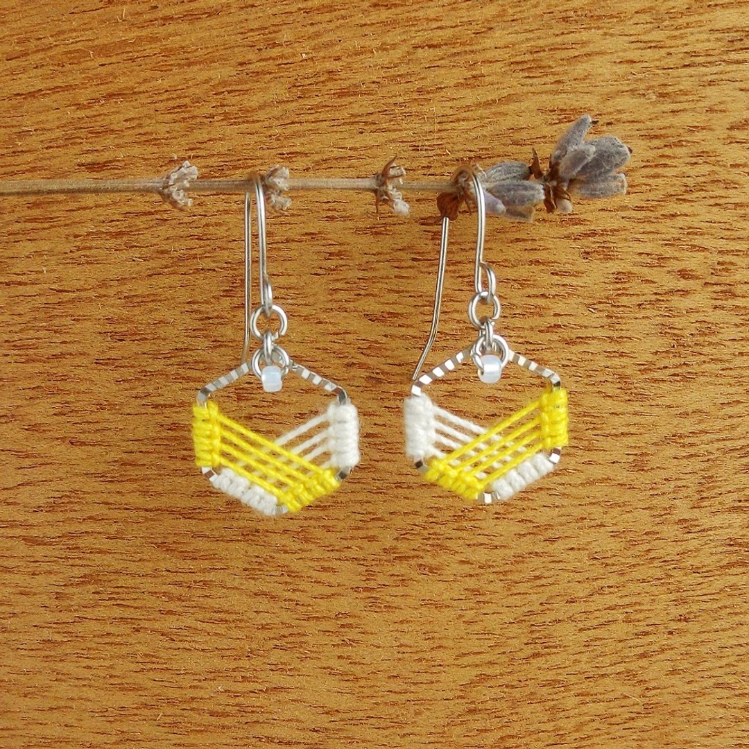 撞色蜂巢耳环 亮黄色+米白 macrame 饱和色 六角 耳夹 - 耳环/耳夹 - 棉 黄色