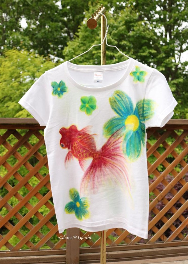 Hand-drawn goldfish T-shirt "Red gold and green flowers" - 女装上衣 - 其他材质 红色