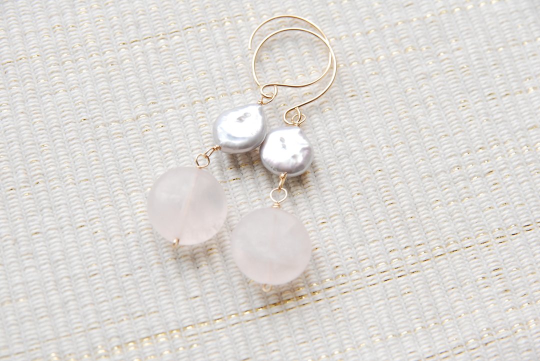 Frost Rose Quartz and Pearl Earrings 14kgf - 耳环/耳夹 - 半宝石 粉红色