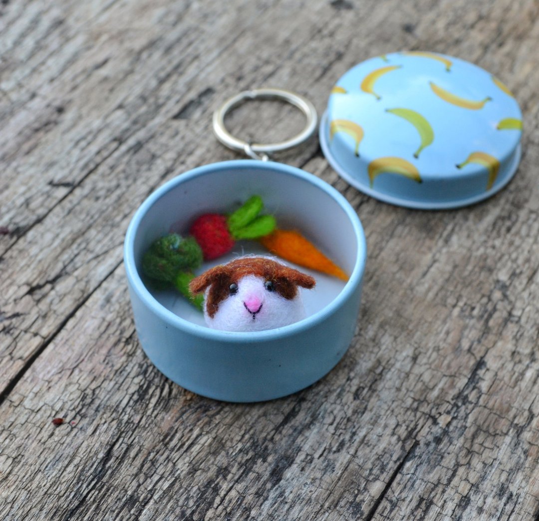 Felted guinea pig, Giunea pig doll, Guinea pig keyring, Dollhouse animal - 玩具/玩偶 - 羊毛 白色
