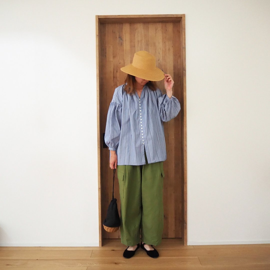 Organic cotton stripe button gather blouse BLUE - 女装衬衫 - 棉．麻 蓝色