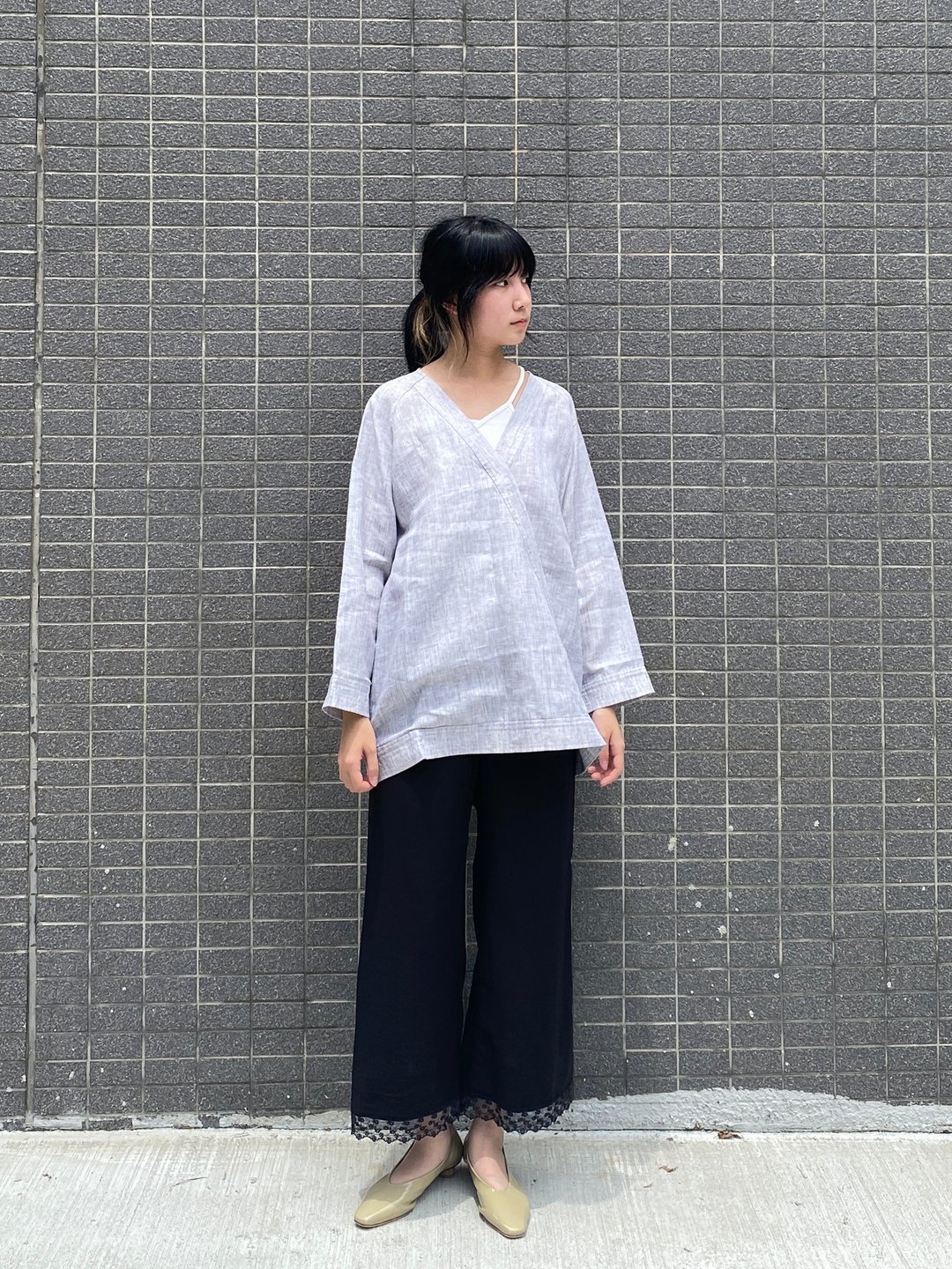 前斜V型上衣 - 女装上衣 - 棉．麻 灰色