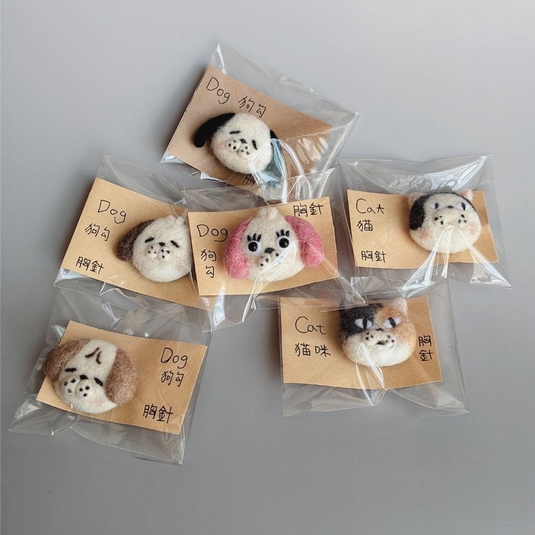 【现货】Caproarts 羊毛毡卯猫狗勾小胸针 装饰 礼物 - 胸针 - 羊毛 