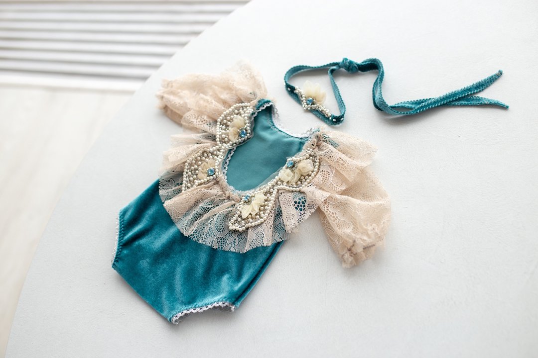 Sea wave Newborn romper for girl with elegant lace trim and headband - 婴儿饰品 - 其他金属 