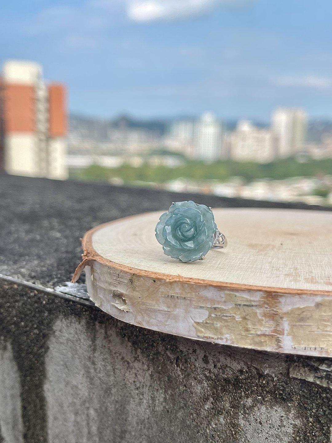 冰蓝水立体雕牡丹翡翠戒指 |天然危地马拉翡翠 - 戒指 - 玉石 金色