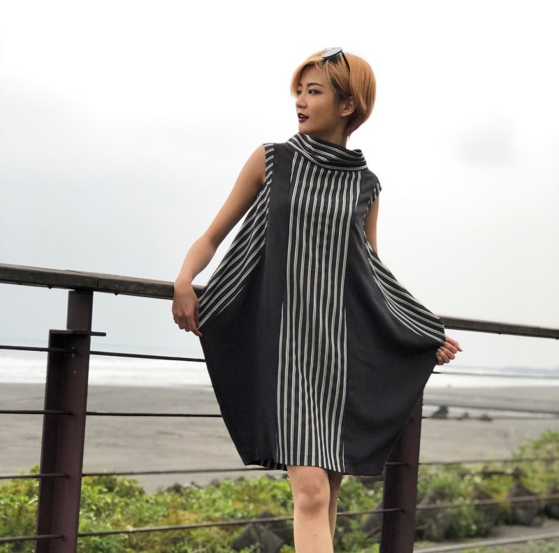 春夏新款黑灰白条纹高领创意女士洋装 - 洋装/连衣裙 - 其他材质 
