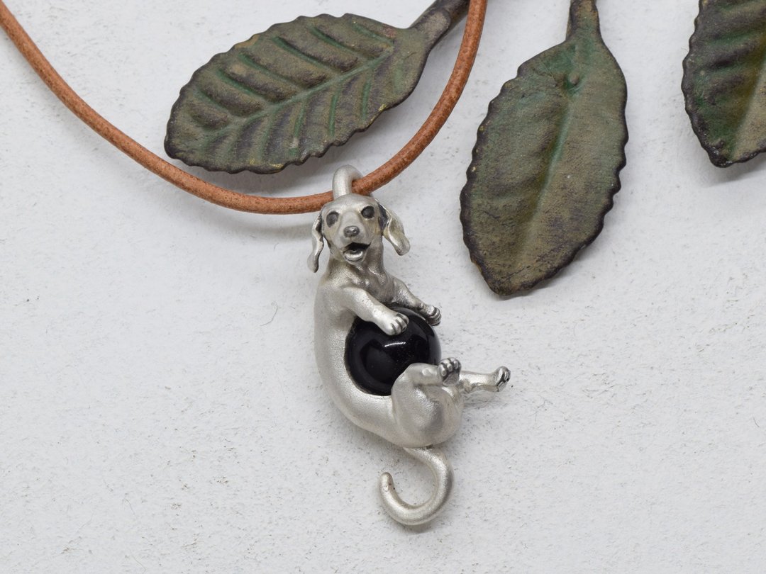 犬饰品 腊肠犬圆珠坠饰 黑玛瑙 (Morion) 附皮绳项链 - 项链 - 其他金属 银色