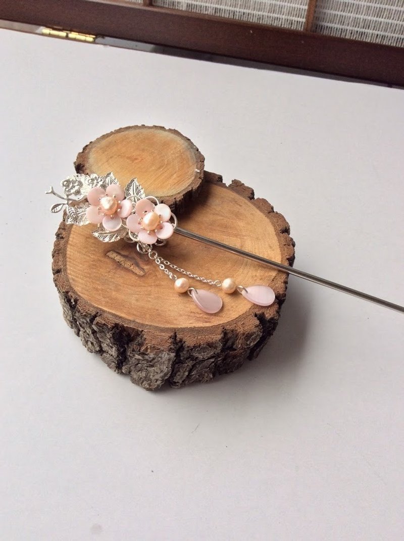 喵手作~古典梅花双面发簪(银底/粉梅) - 发饰 - 其他材质 粉红色