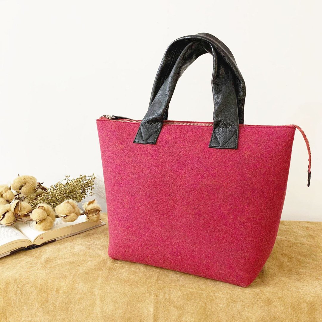 PET bottle recycled felt x cowhide gusseted tote bag L size 3 colors Felt cowhide tote bag light sustainable M0062 - 手提包/手提袋 - 环保材料 灰色