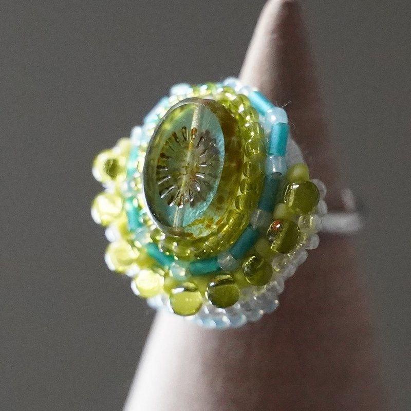 Talking ring 130 free size bead embroidery ring clear color big ring - 戒指 - 玻璃 绿色