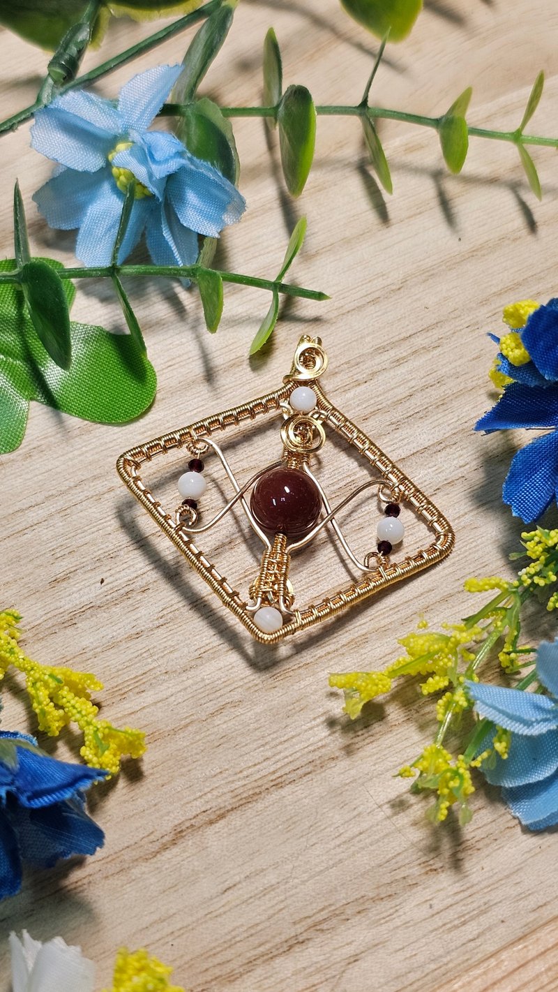 【叶绿𨥤手作】方心结界 /金属线编织/节日/礼物/饰品/项链/手作 - 项链 - 铜/黄铜 红色