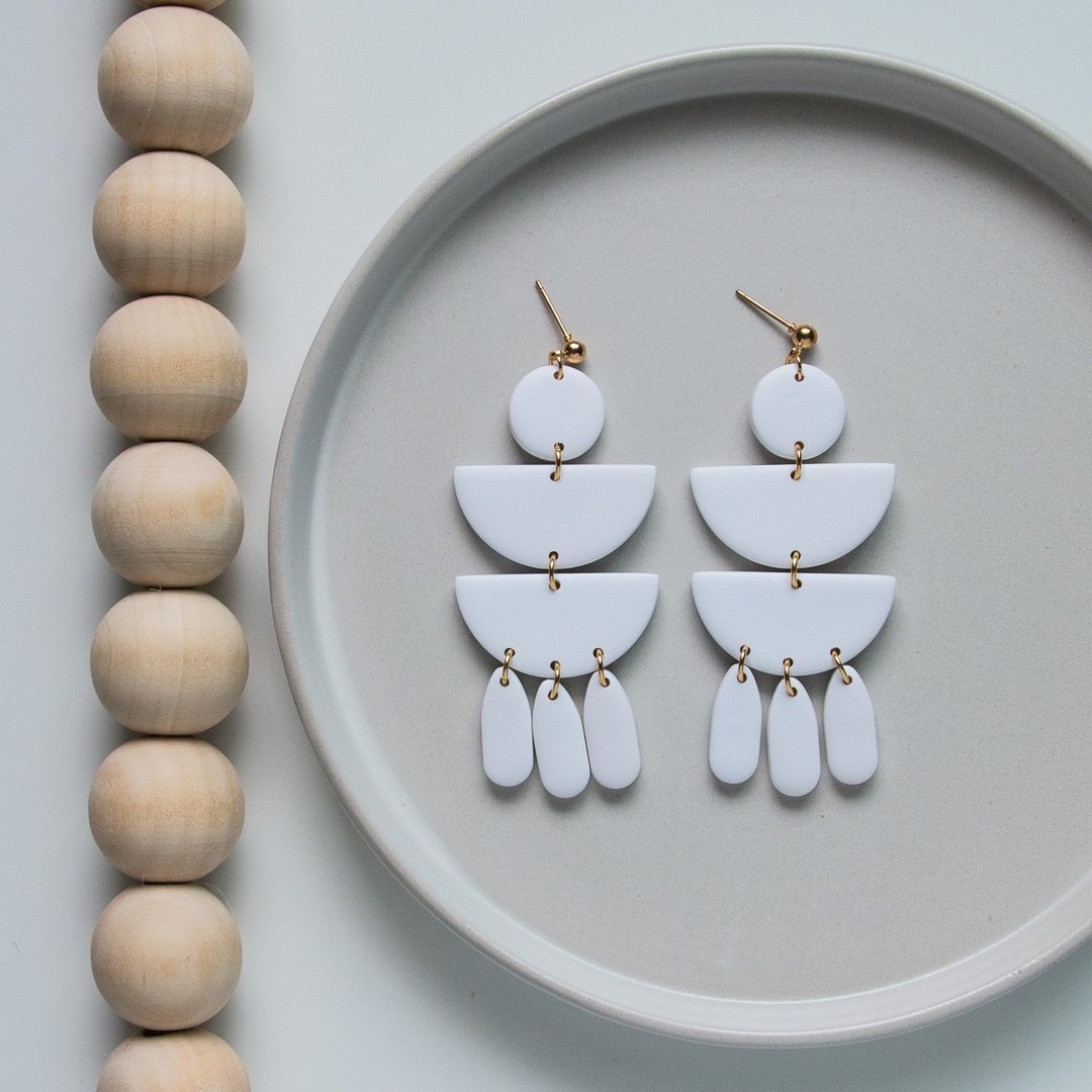 HARPER DANGLES HANDMADE POLYMER CLAY EARRINGS - 耳环/耳夹 - 粘土 白色